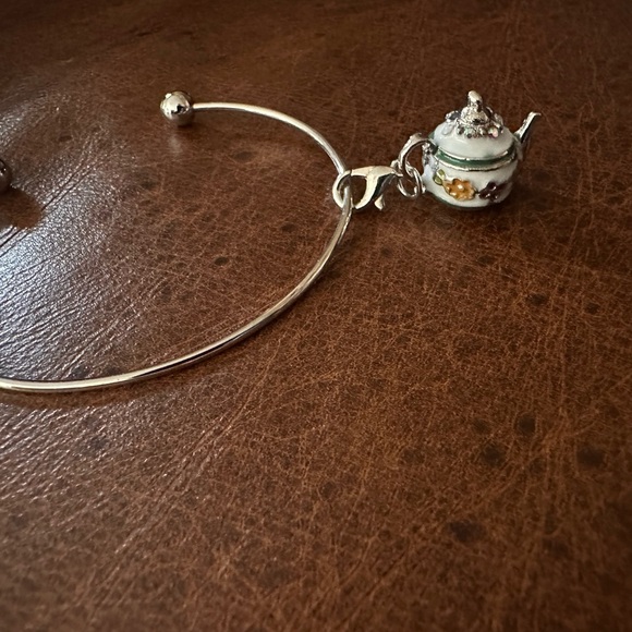 None Jewelry - Bangle open style bracelet with teacup
